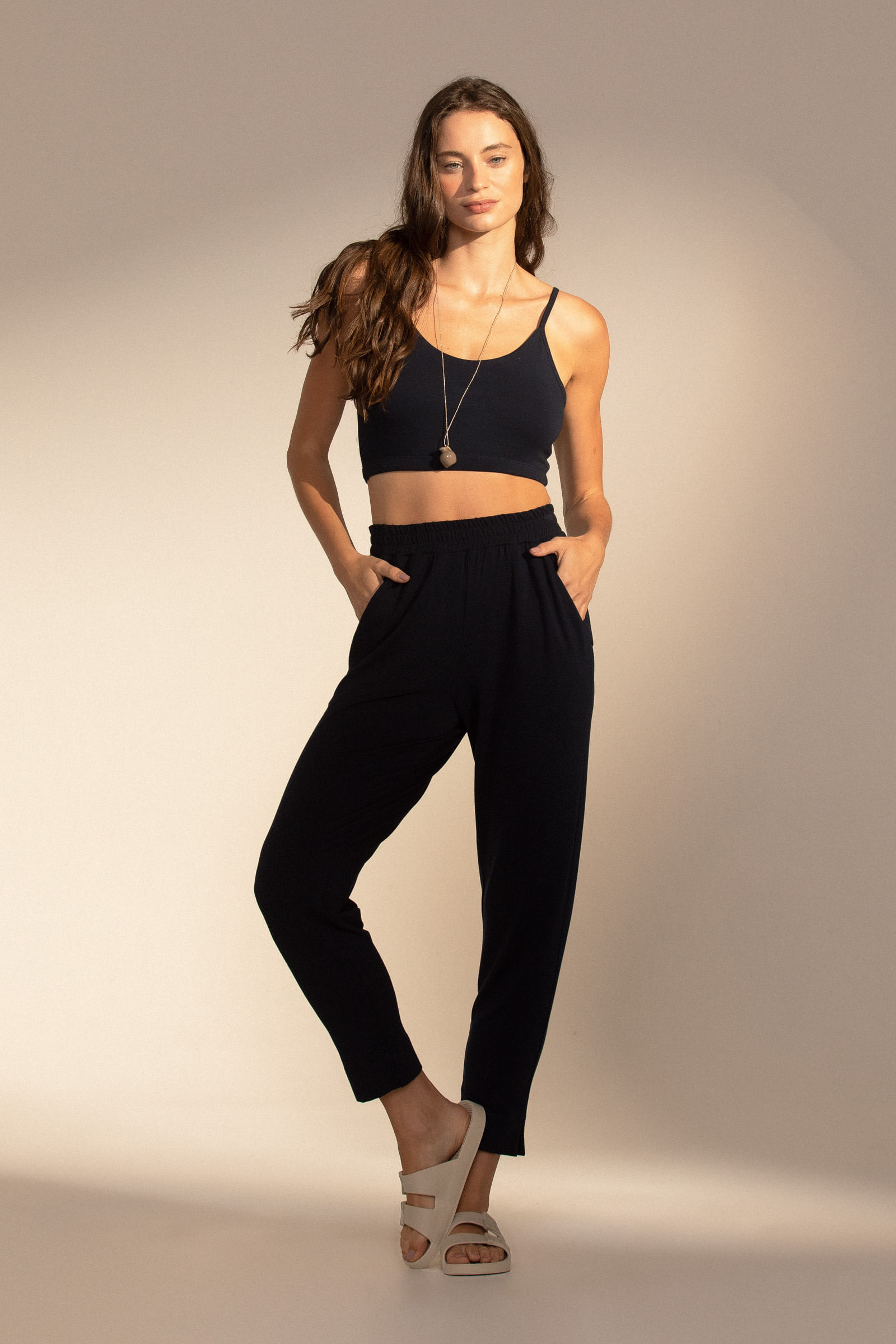 Calça Cenoura - New Arvi | Preta | Bambu - Yogini