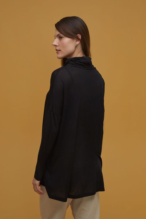 Blusa Gola Preta Liocel Monica