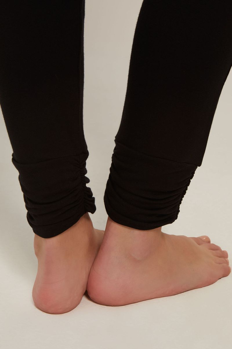 calca-bambu-vinyasa-0055320007-yogini-detalhe-perna.jpg
