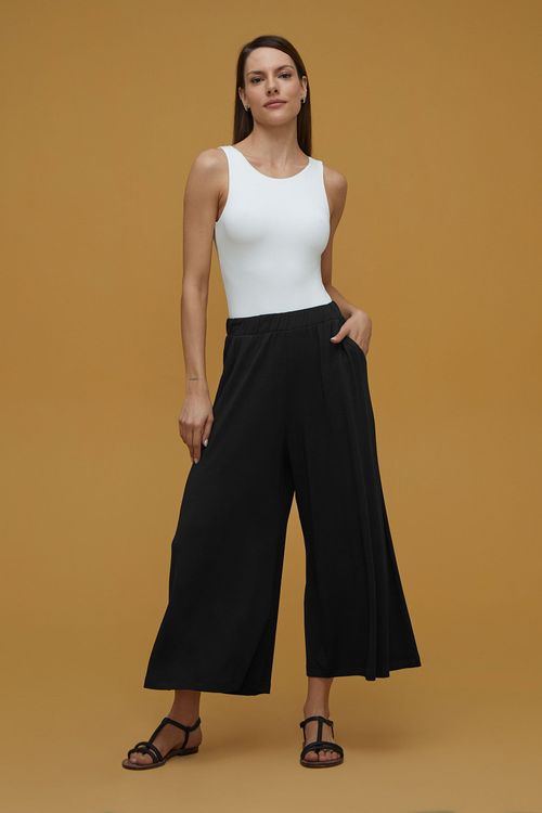 Calça Pantacourt Preta Bambu