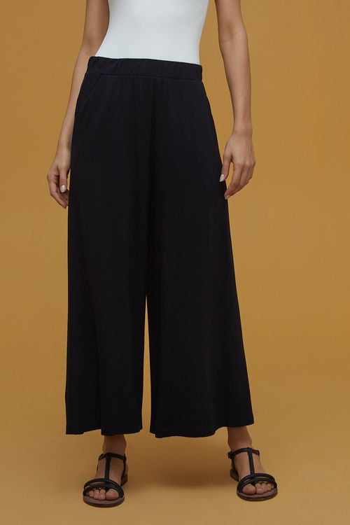 Calça Pantacourt Preta Bambu