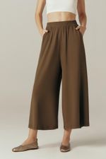 calca-pantacourt-bambu-yogini-0082970114-movimento