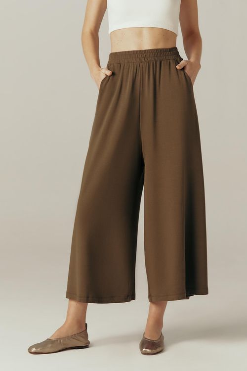 Calça Pantacourt Verde Oliva Bambu