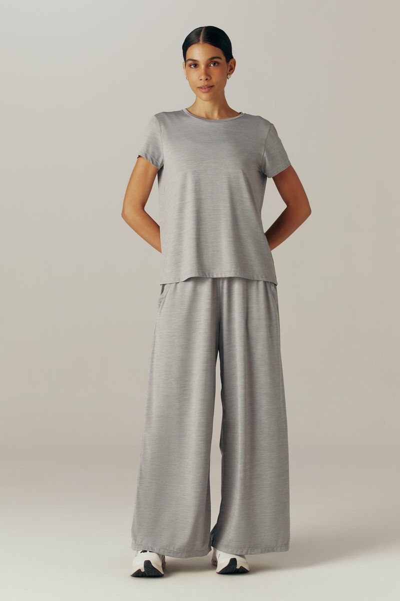 blusa-alba-II-yogini-0082900062-movimento