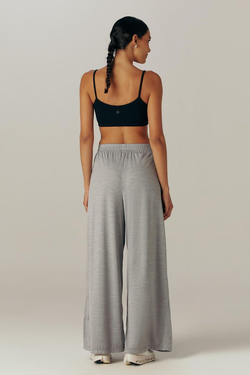 calca-alba-II-yogini-0082910062-movimento