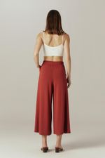 calca-pantacourt-yogini-0082970213-movimento