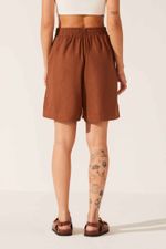 short-eunice-yogini-0083632348-movimento