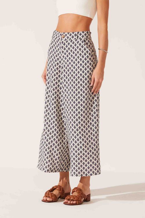 Calça Pantacourt Estampada Com Linho Daru