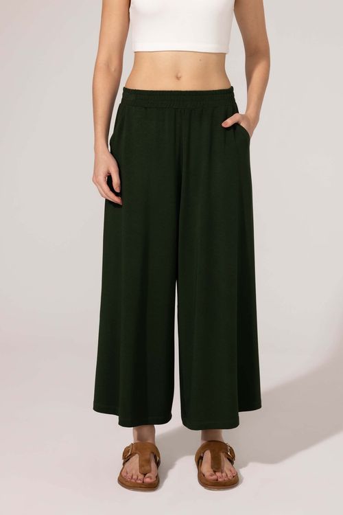Calça Pantacourt Verde Escuro Bambu
