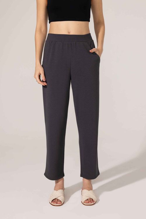 Calça Cenoura Canelada Chumbo Nely