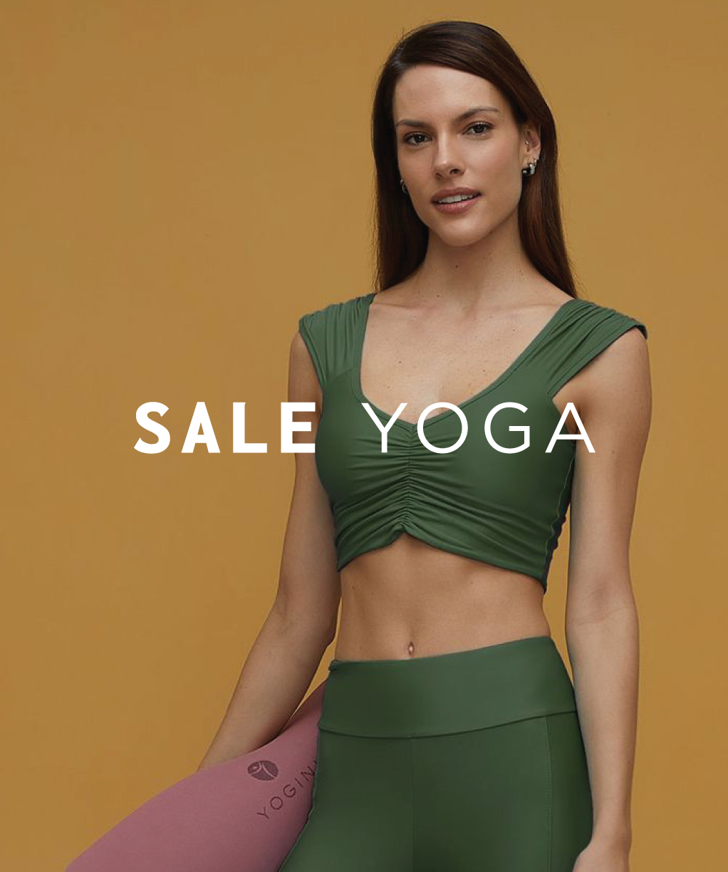 Banner com modelo segurando um tapete de yoga, sale yoga